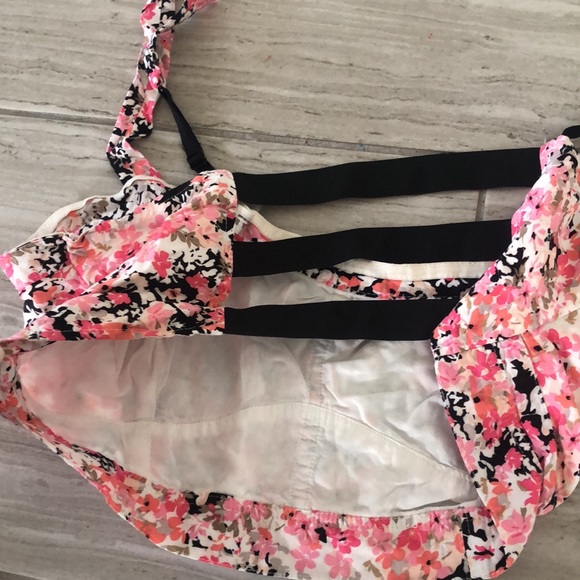 Floral Crop top - Picture 2 of 4